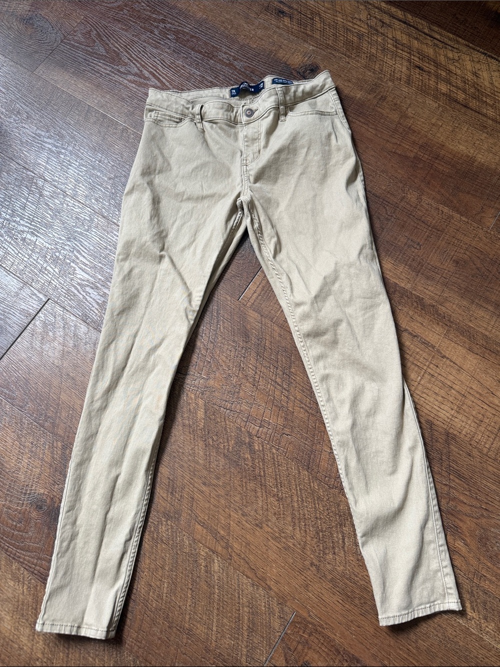 Hollister Low-Rise Super Skinny Khaki Pants Women’s 7R W28 L30 Beige